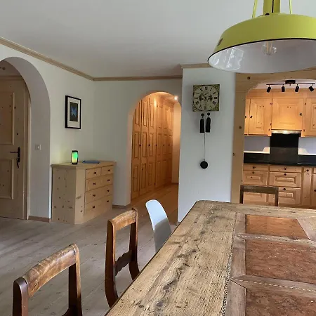 Haus Tannenweg 公寓